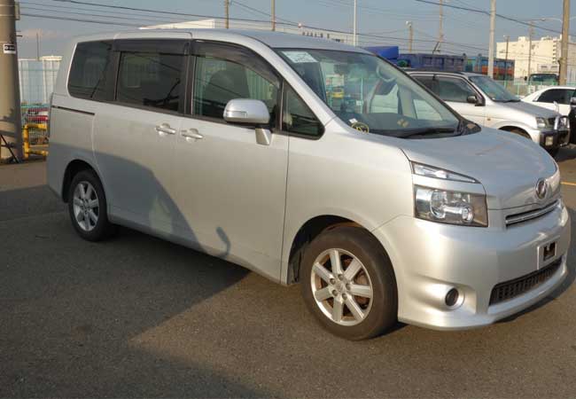 toyota noah 2008 #2