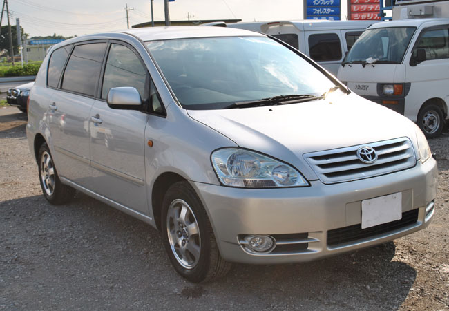 Used Toyota ipsum Wagons 2002 model in Silver Used Cars