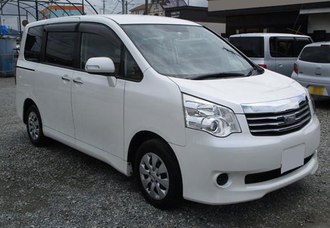 Toyota noah 2012