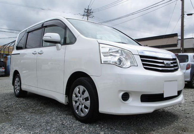 Toyota noah 2012