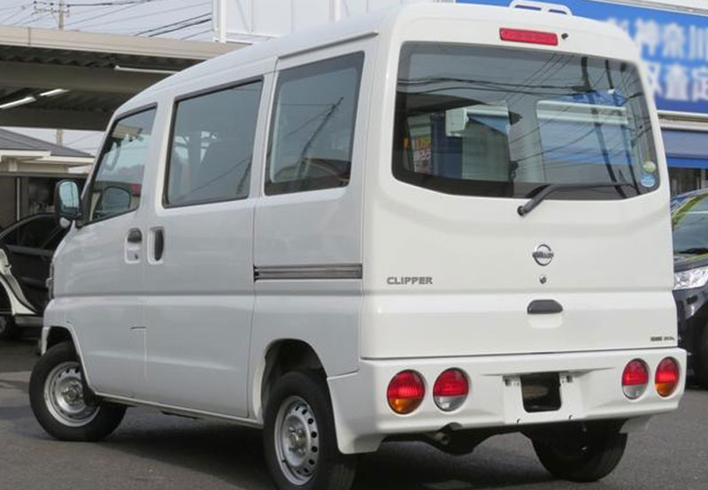 Nissan clipper van