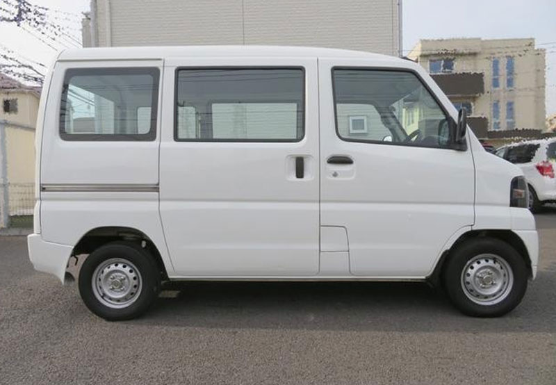 Nissan clipper van