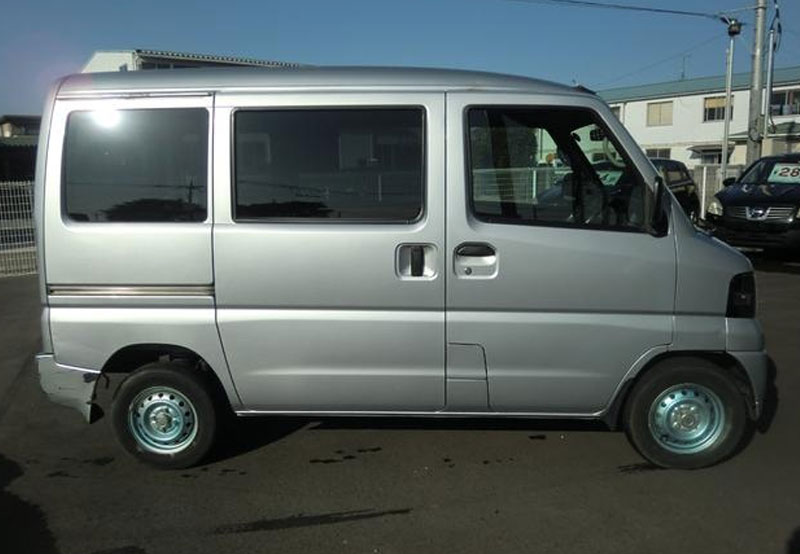 Nissan clipper van