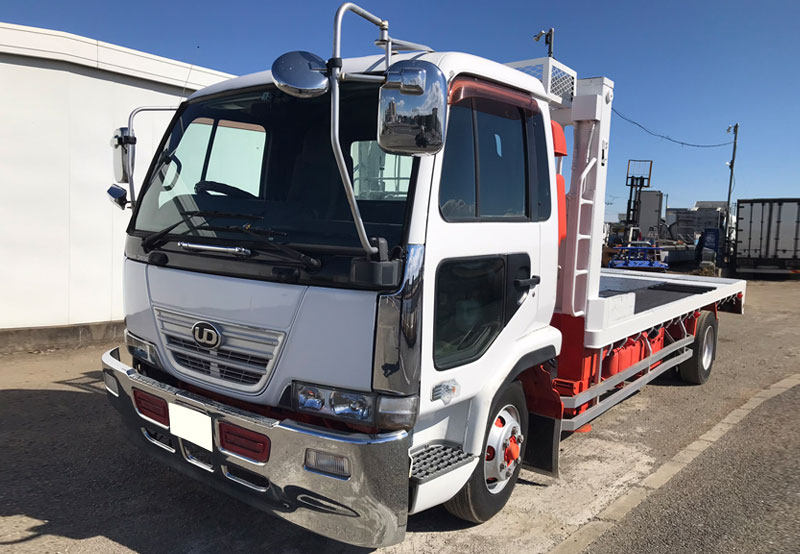 Used Nissan Condor Trucks 2004 model in White | Used Cars Stock